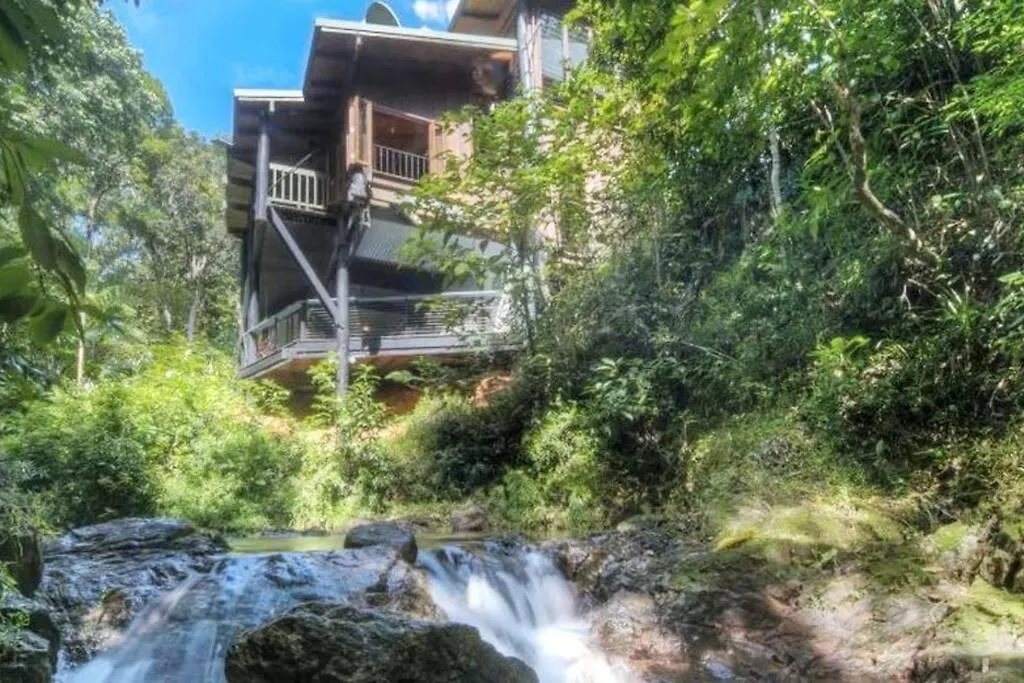 Butterfly Bend - 3 Bedroom Daintree Beach House Cow Bay