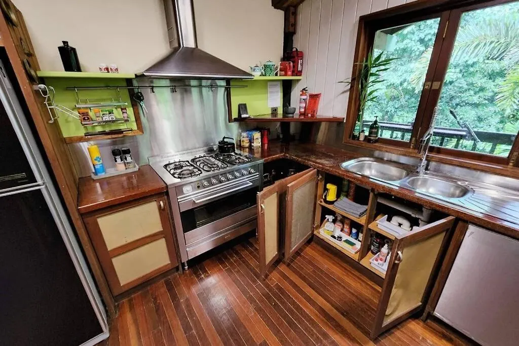 Butterfly Bend - 3 Bedroom Daintree Beach House Cow Bay