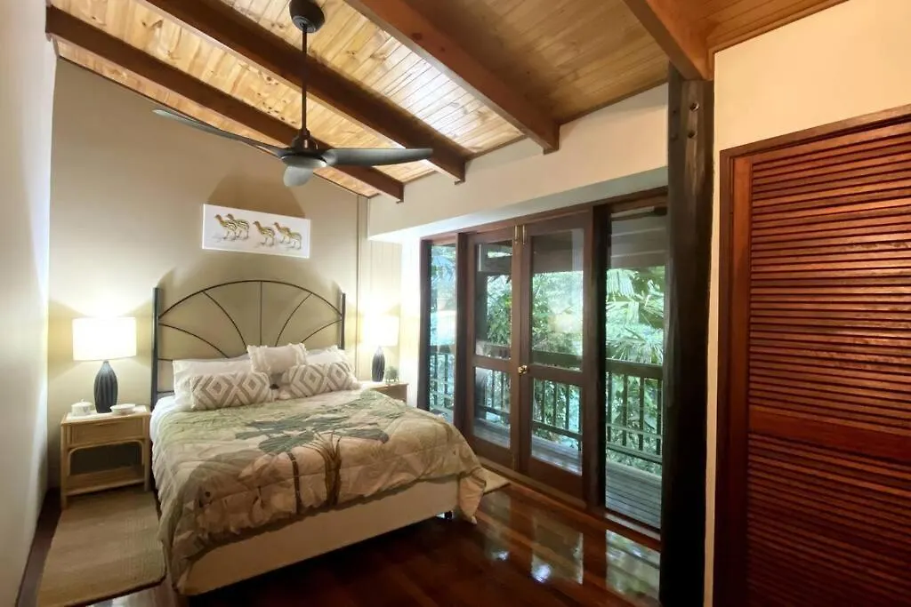Butterfly Bend - 3 Bedroom Daintree Beach House Cow Bay Holiday home